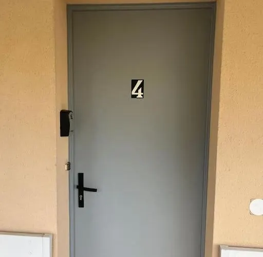 Avec Jardin Et Parking 04 Lejlighed